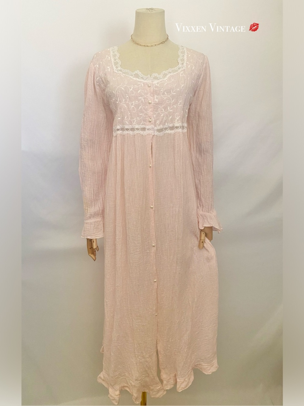 VINTAGE 1990’S VICTORIA’S SECRET COTTAGECORE BUTTON FRONT COTTON CREPE NIGHTGOWN